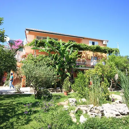 648d Apartment *