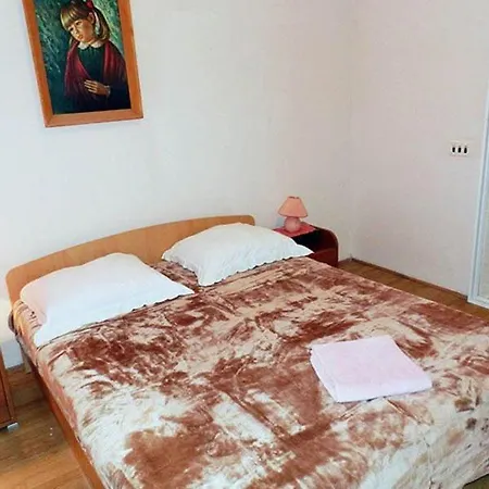 648d Apartment